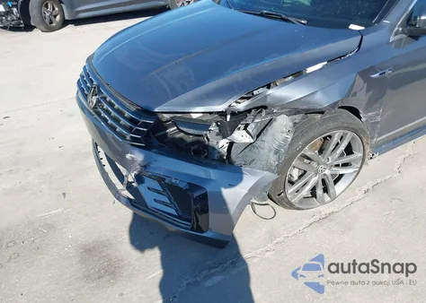 2017 Volkswagen Passat 1.8T R-Line z USA, uszkodzony, nr VIN 1VWDT7A31HC048317